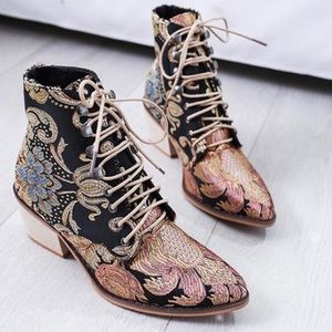 Women’s Embroidered Tapestry Boots lace up Western